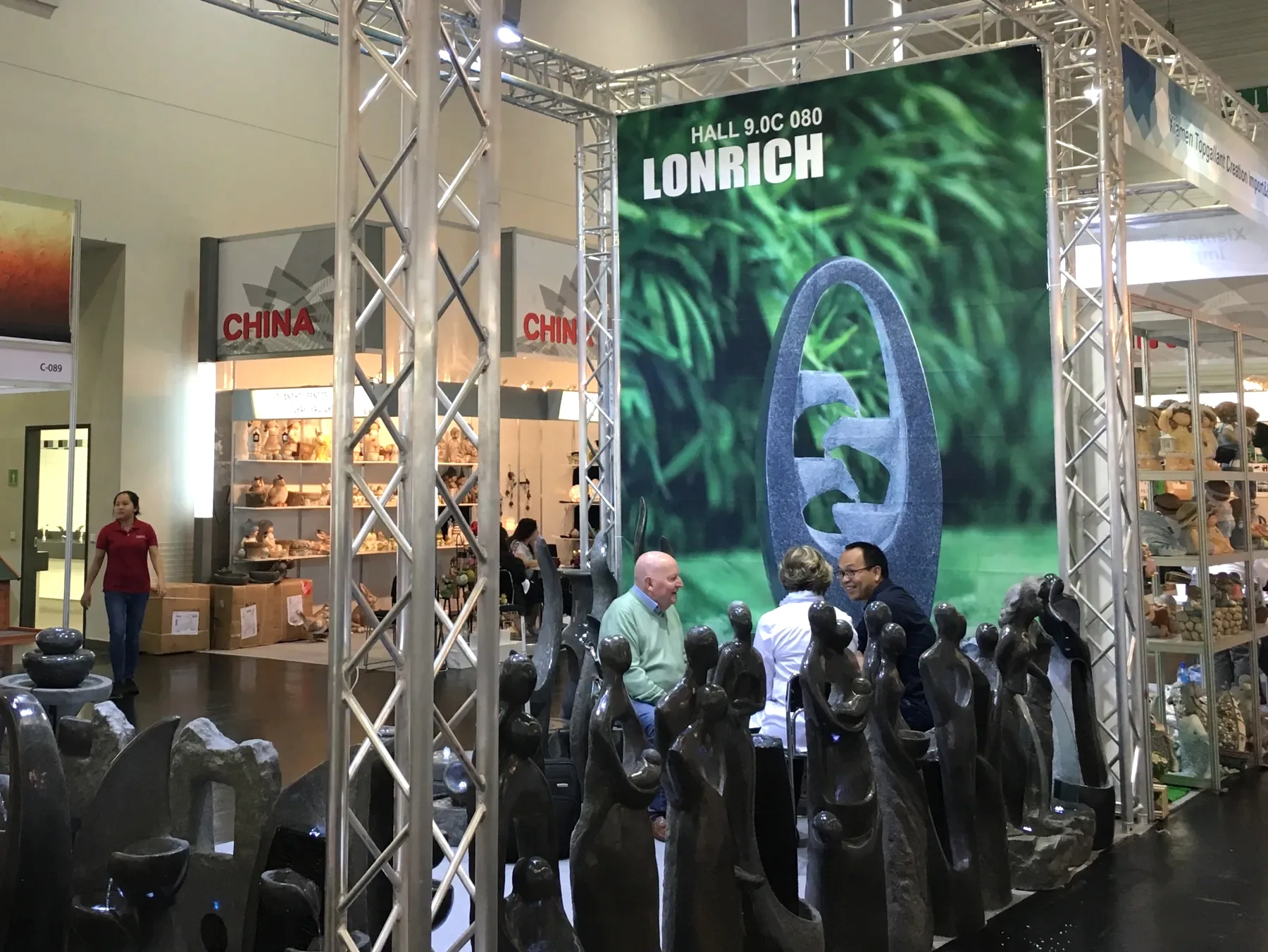 International buyers meeting with the LONRICH team at a water fountain exhibition
